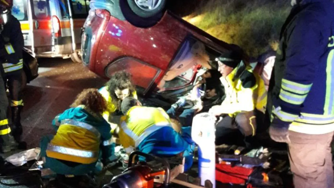 Accident grav cu doi români, în Italia. Aceştia au furat o maşină şi s-au izbit cu ea de un parapet