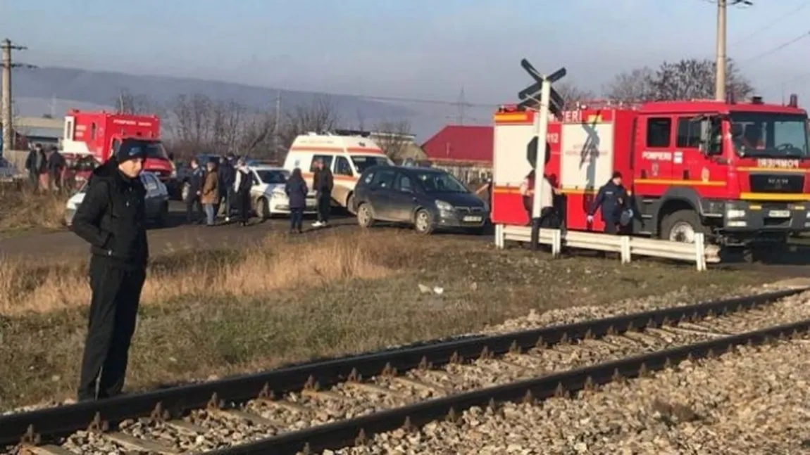 Noi detalii despre victimele accidentului feroviar de la Gara Roşieşti. Şoferul autoturismului nu a văzut trenul din cauza ceţii dense