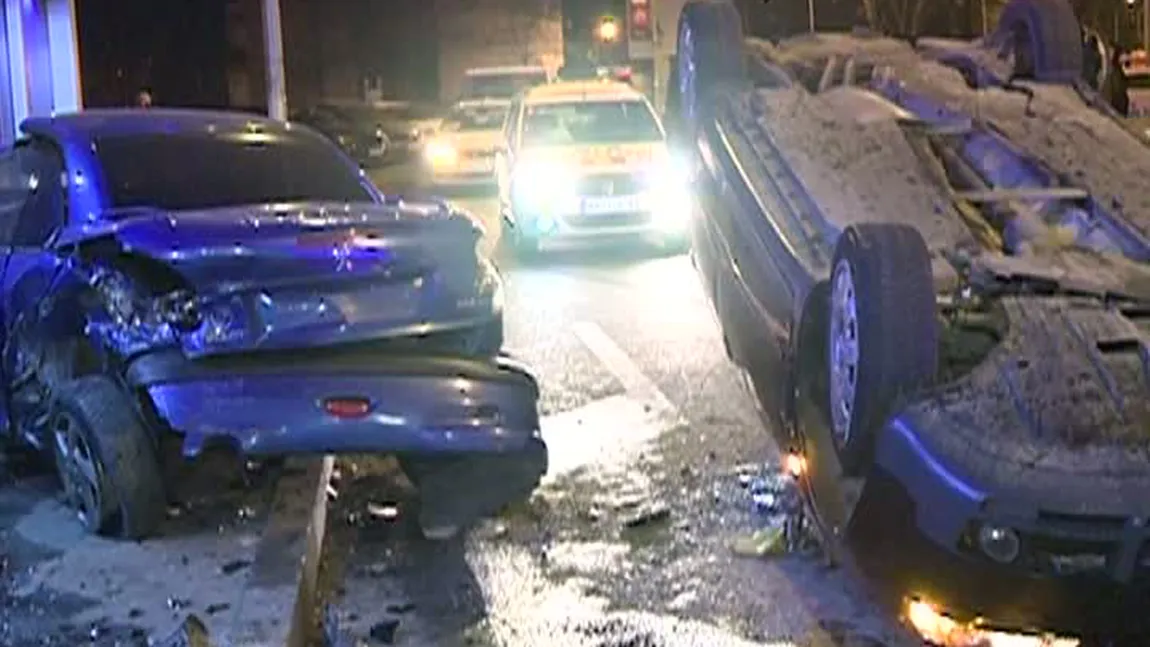 Accident grav pe Bulevardul Iuliu Maniu din Capitală. O maşină s-a răsturnat după ce a lovit alte două autoturisme parcate