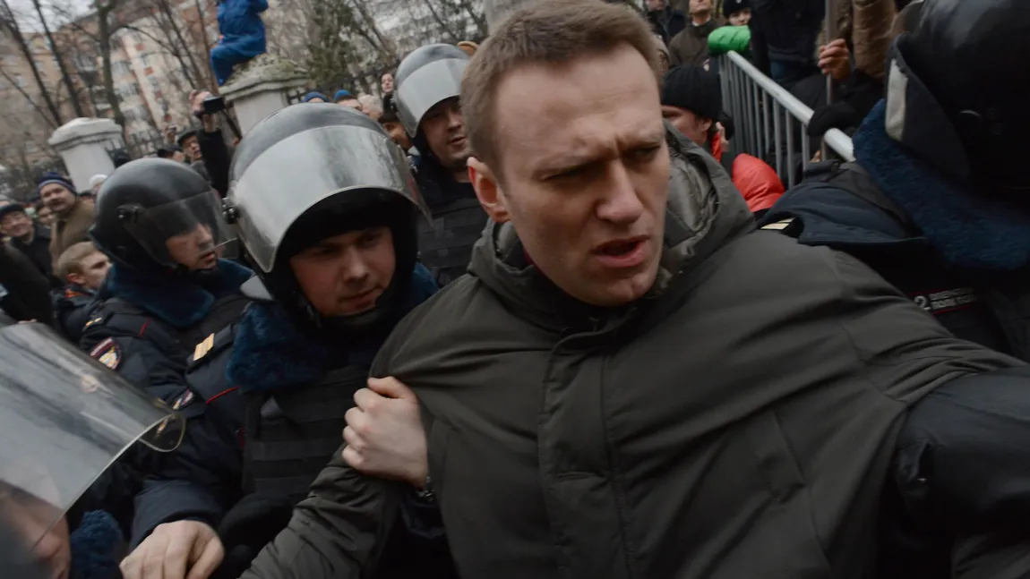 Alexei Navalnîi, în stare gravă. Medicii spun că ar putea face stop cardiac 