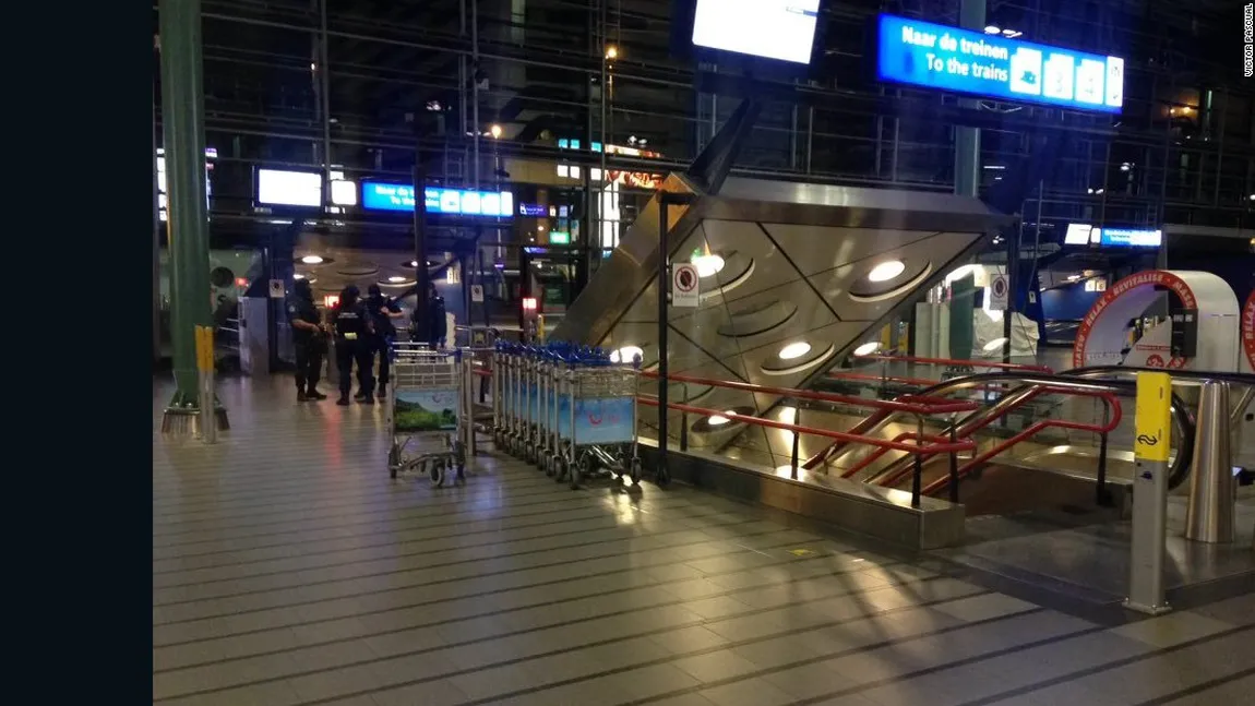 Alertă pe aeroport: Pasageri ameninţaţi cu cuţitul de un individ. Bărbatul a fost împuşcat de poliţişti şi e în arest preventiv
