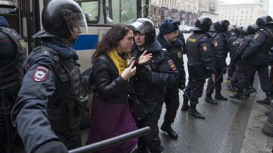 ALERTĂ la Moscova: Un autobuz a intrat în plin într-un grup de pietoni. Trei oameni au fost răniţi