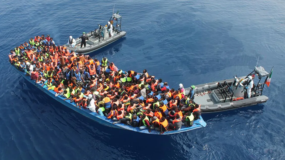 Criza migranţilor: Peste 250 de persoane salvate de pe Marea Mediterana în noaptea de Crăciun