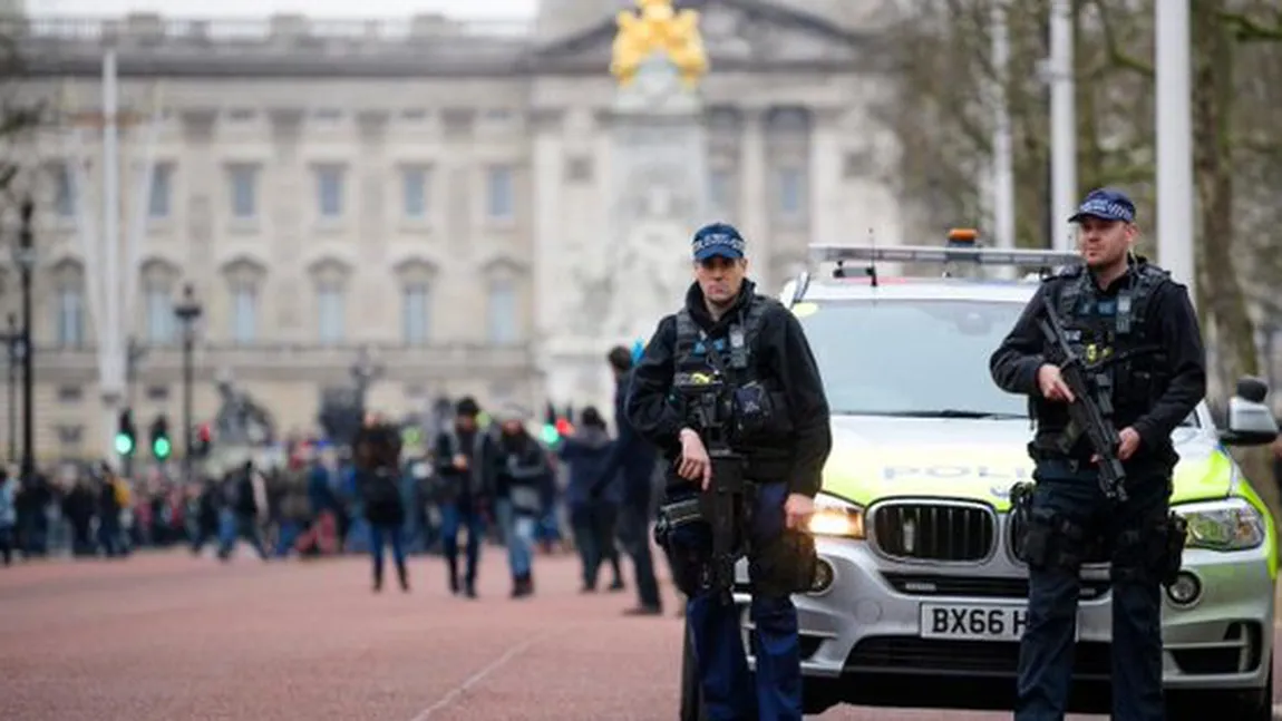 Alertă maximă la Londra, de Anul Nou. Puncte de control pentru cetăţeni, drumuri închise şi ofiţeri sub acoperire