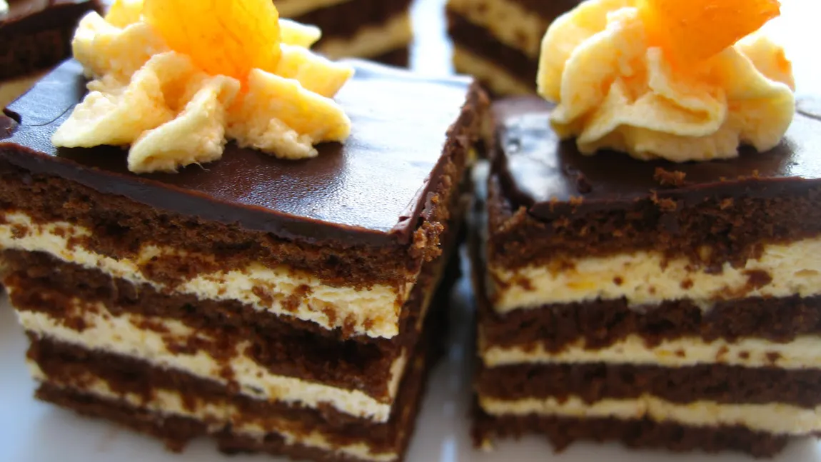 TORT REVELION: Tort cu ciocolată şi caise