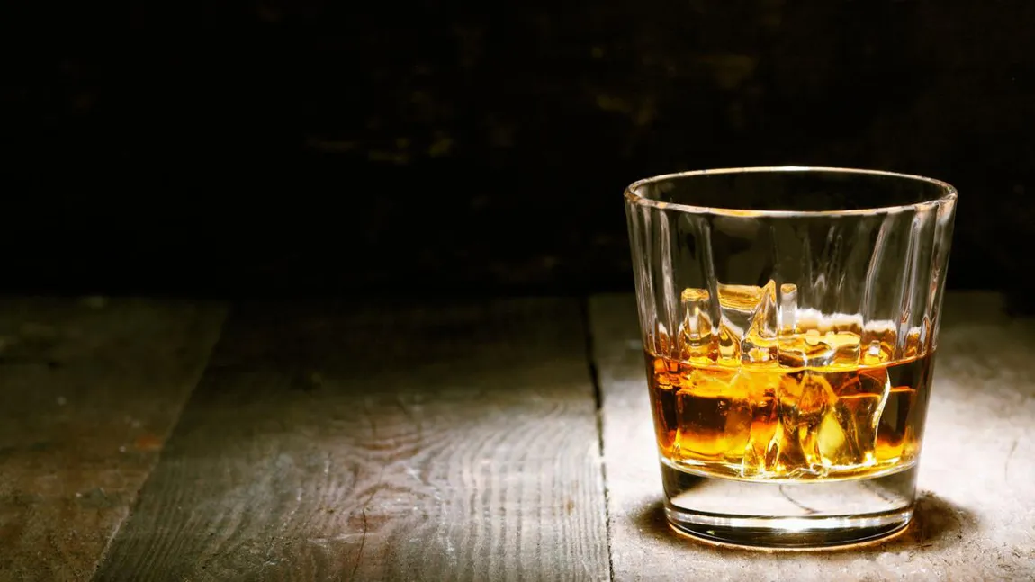 Vrei să bei whisky ca un cunoscător? Află câteva trucuri