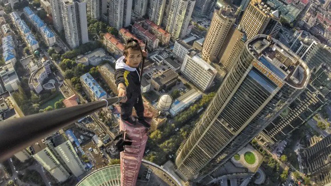 Starul căţărărilor pe acoperişuri a murit la 26 de ani, după ce a căzut de la etajul 62. Ultimul său selfie VIDEO