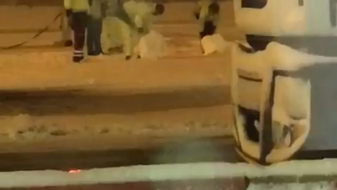Românii blocaţi la Londra au ajuns acasă. Unii vor să dea aeroportul în judecată VIDEO