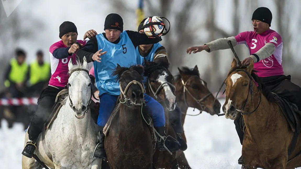 Campionat de horseball, în Kârgâzstan. Imagini spectaculoase din competiţie GALERIE FOTO