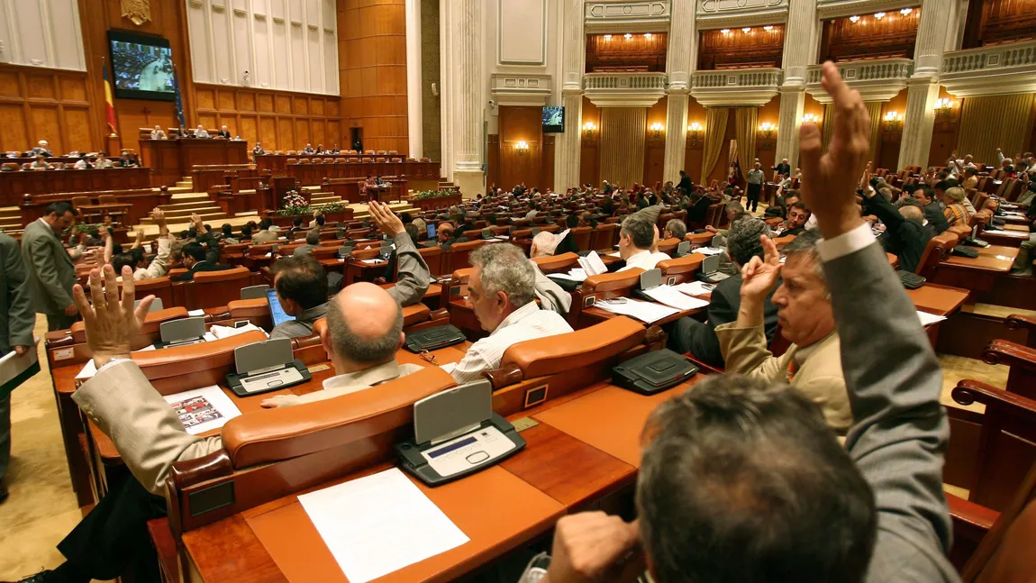 Plenul Camerei Deputaţilor a adoptat tacit un proiect de lege care modifică Legea SRI