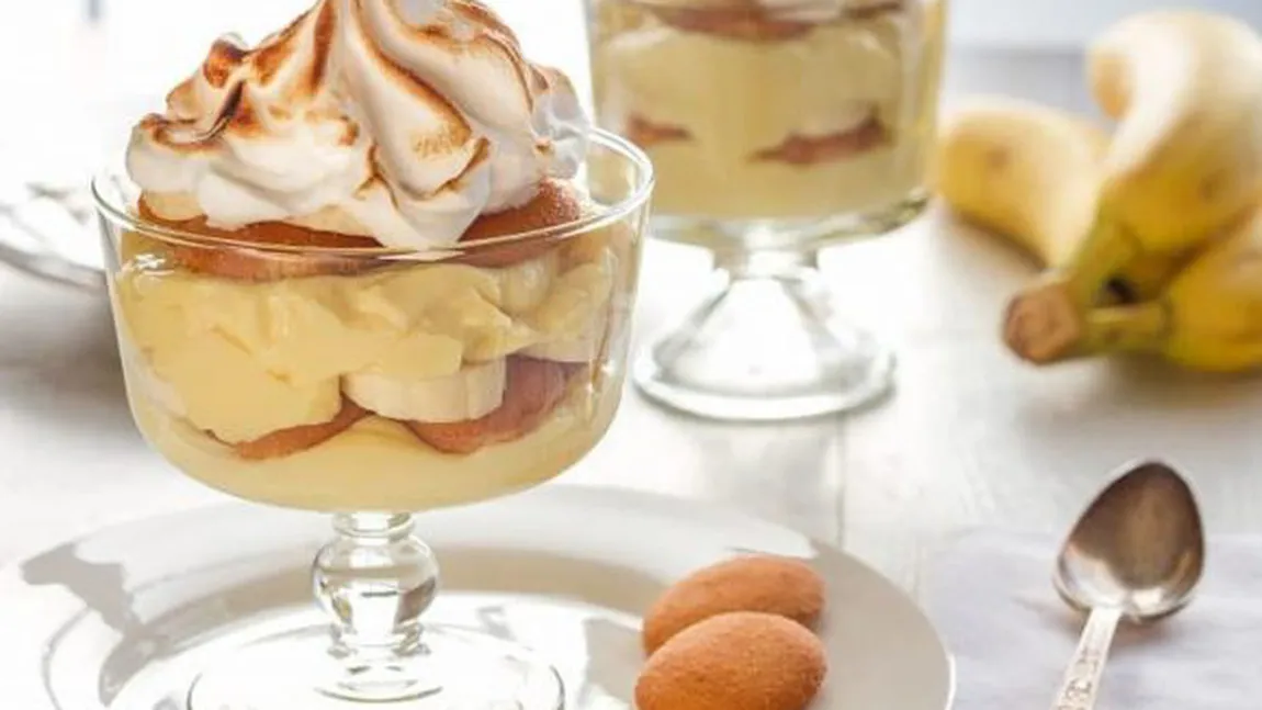 DESERTUL ZILEI: Budincă de banane cu pişcoturi