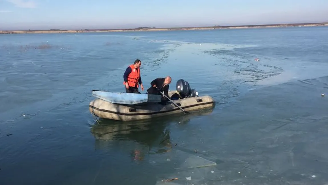 Tragedie în Ialomiţa. Un bărbat care a ieşit pe lac cu o barcă improvizată a murit înecat