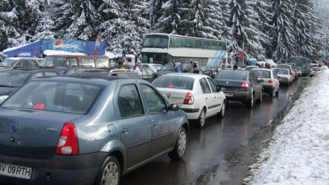 Aglomeraţie pe DN1, pe ambele sensuri, în zona staţiunilor de pe Valea Prahovei. Accident în zona Azuga UPDATE