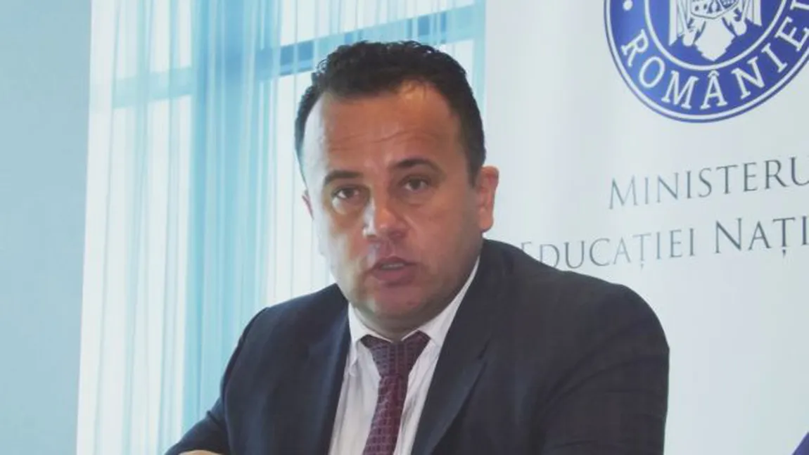 Fostul ministru al Educaţiei Liviu Pop face sondaj pe Facebook privind suspendarea lui Klaus Iohannis