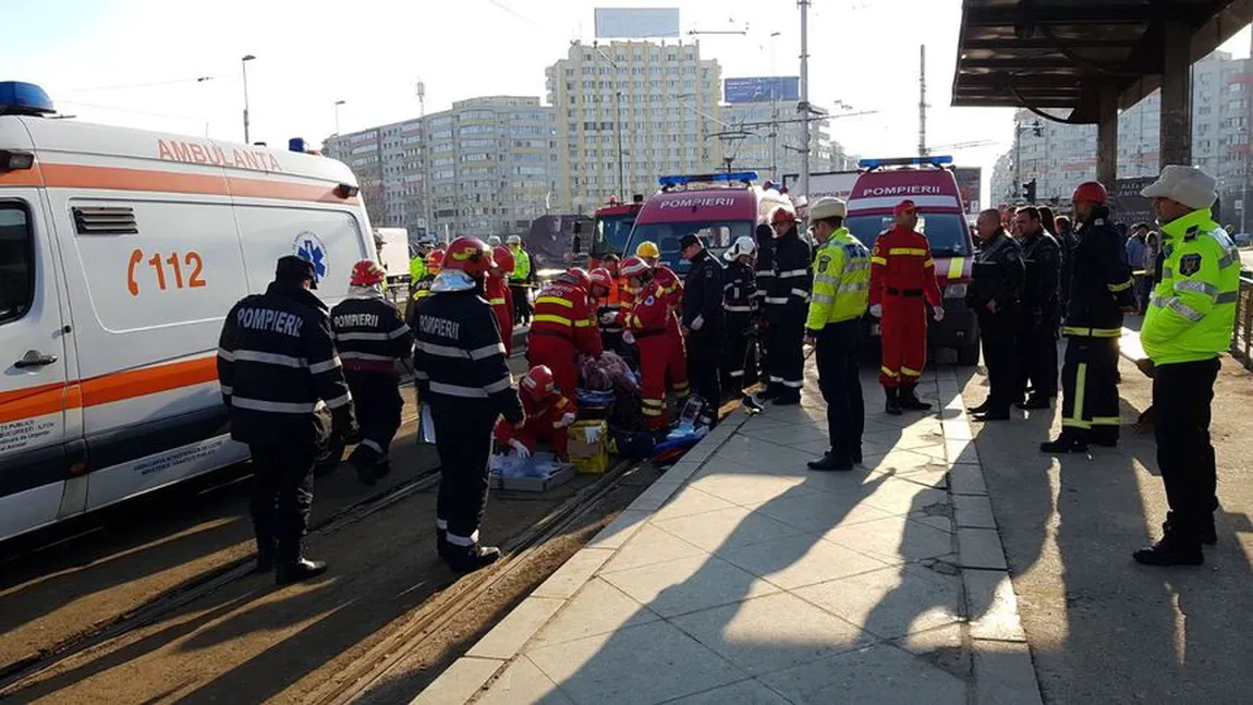Circulaţia tramvaielor pe linia 21, blocată după ce un bărbat a căzut în faţa tramvaiului în zona Obor