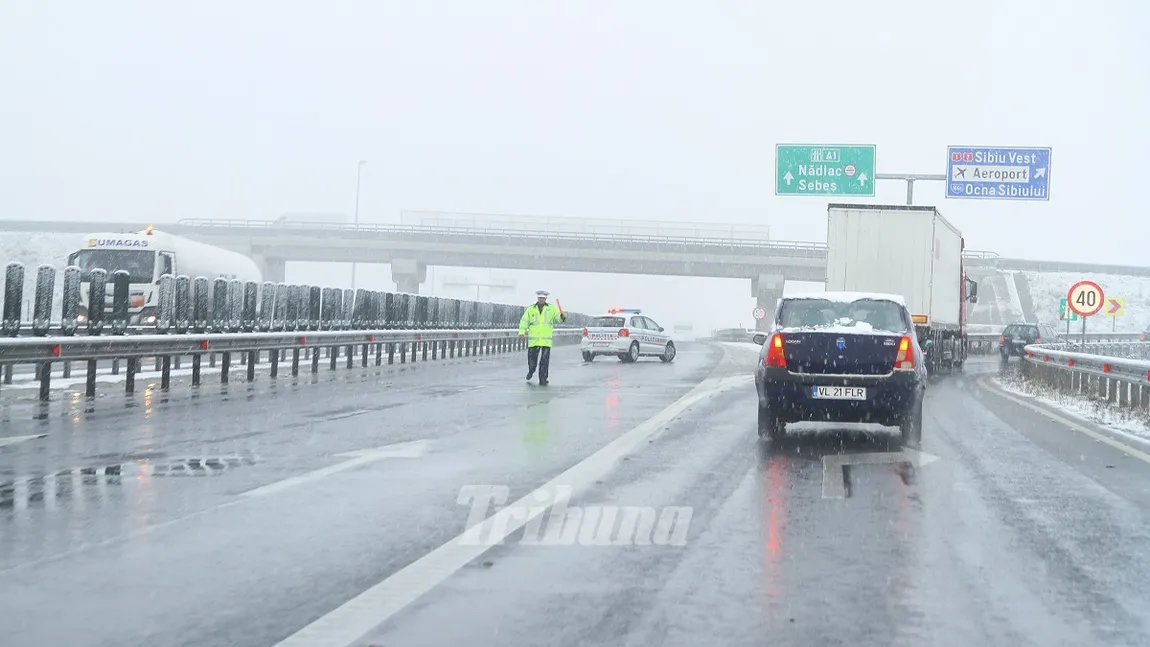 Carambol cu trei maşini pe Autostrada Soarelui după ce un TIR a derapat şi a lovit glisierele marginale