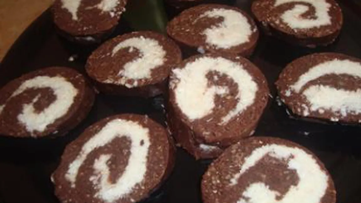 Ruladă de biscuiţi cu cocos