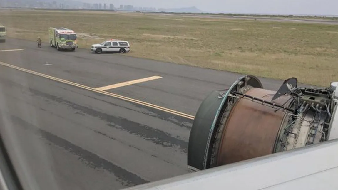 Imagini terifiante de la bordul unui avion. Carcasa motorului s-a desprins în timpul zborului, aeronava a aterizat de urgenţă VIDEO