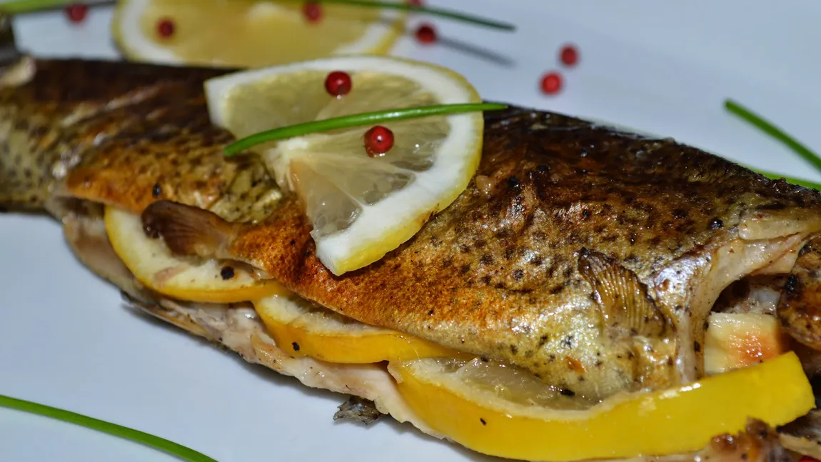 Păstrav la cuptor. 10 reţete delicioase pentru zilele din post cu dezlegare la peşte
