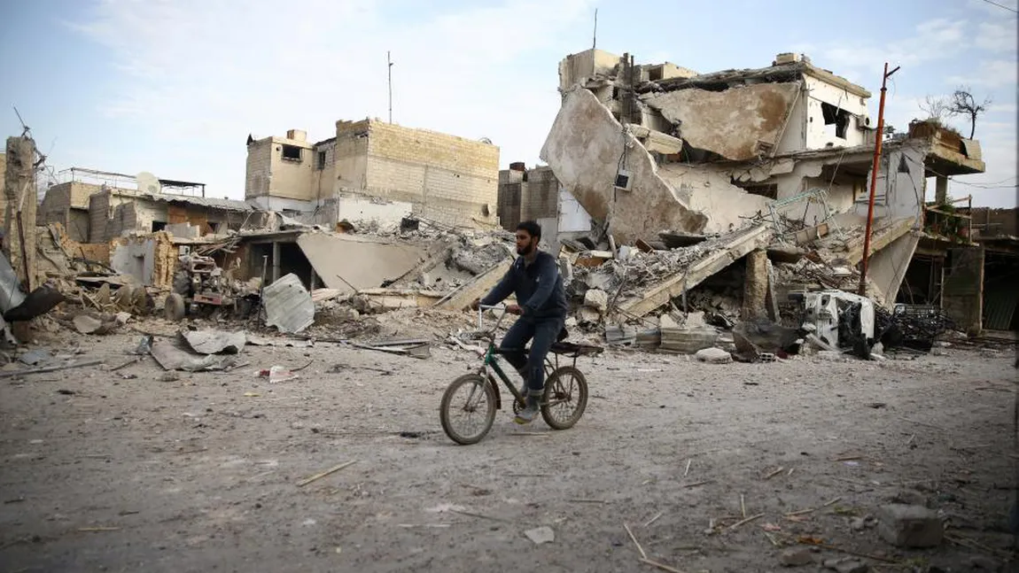 Un convoi umanitar ajunge în Ghouta de Est. Luptătorii rebeli încep să părăsească enclava siriană