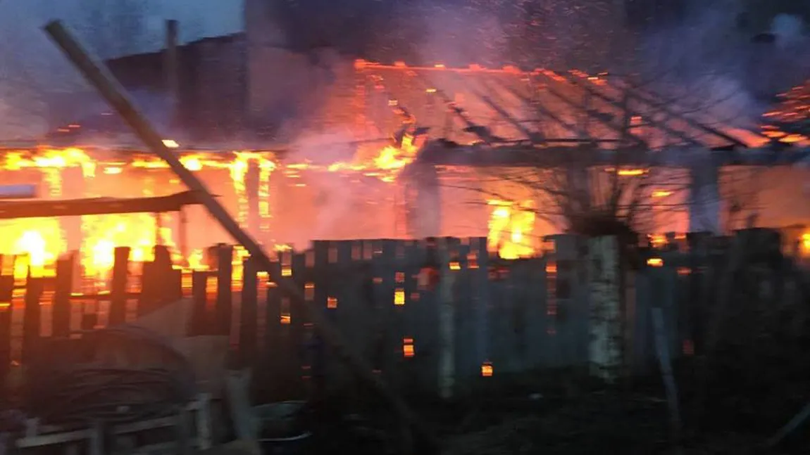 Incendiu puternic în Suceava. O persoană a fost găsită carbonizată