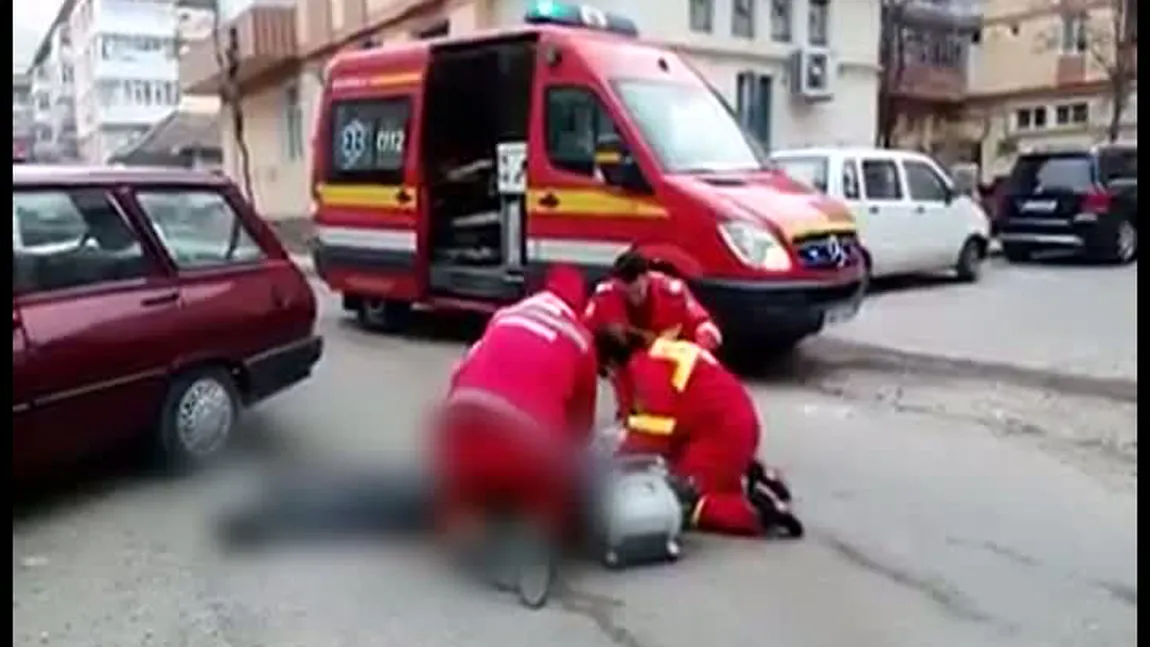 Scene dramatice în Piatra Neamţ. Un bărbat a murit în plină stradă