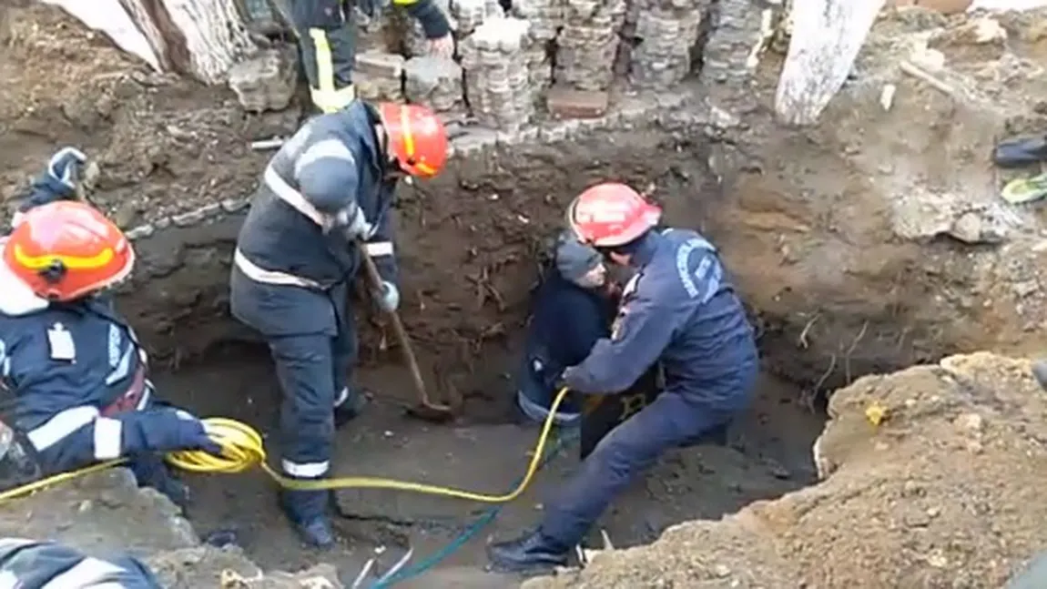 Muncitor prins sub o placă de beton în zona Şos. Alexandriei
