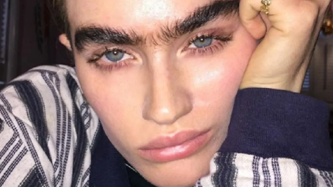 Cum arată modelul care nu se pensează niciodată. A fost ameninţată cu moartea şi tot n-a făcut-o FOTO
