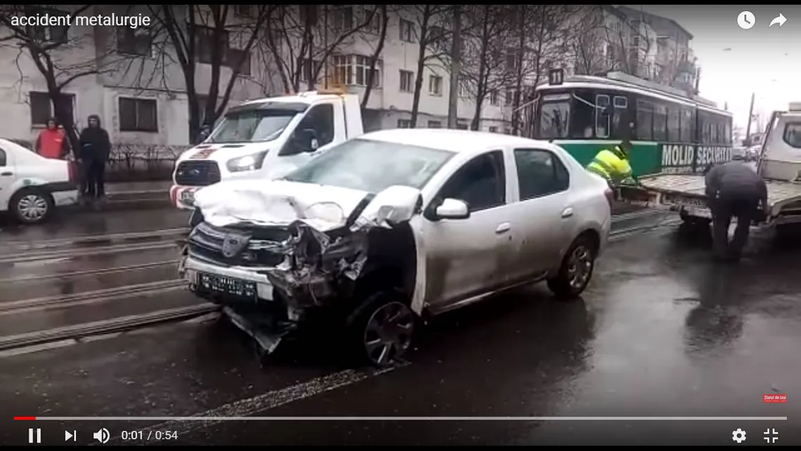 Supravieţuire miraculoasă! Incredibil cum a reuşit să scape cu viaţă un bărbat a cărui maşină a fost facută praf VIDEO
