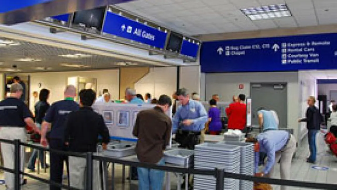 Ofiţer de la Crimă Organizată, oprit pe aeroportul Otopeni, suspectat că a furat brăţara unei femei la controlul de securitate