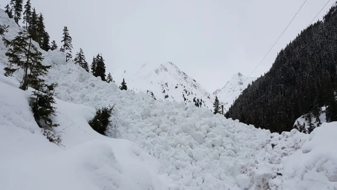 Nămeţi de 15 metri pe Transalpina