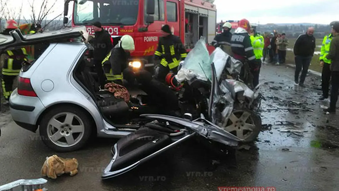 Accident rutier grav la ieşirea din Vaslui: Două maşini s-au ciocnit frontal