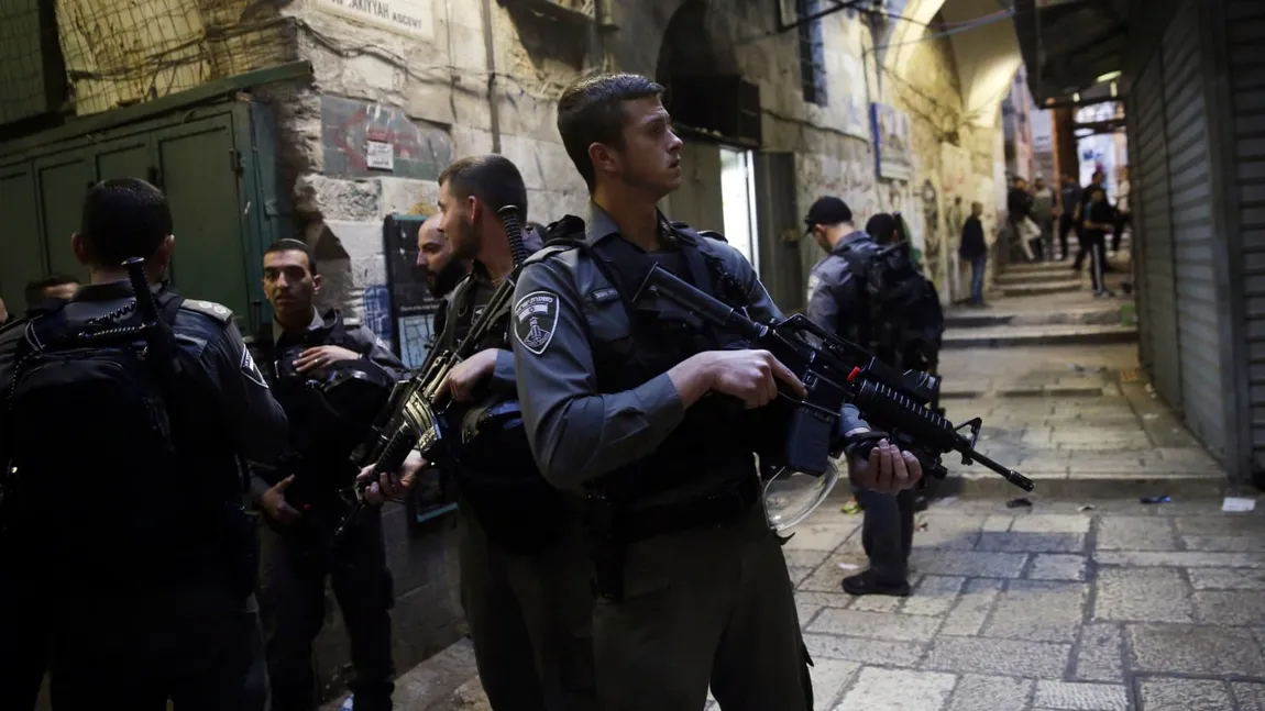 Cetăţean francez, angajat la Consulatul Franţei, arestat pentru contrabandă cu arme pentru palestinieni