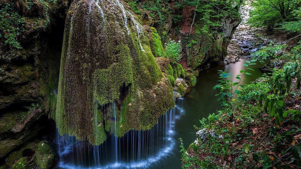 Cascada Bigăr, din Banat, a îngheţat. Imagini spectaculoase cu cea mai frumoasă cascadă din lume FOTO