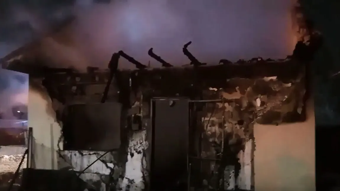 Doi oameni arşi de vii într-o casă care a luat foc, la Constanţa