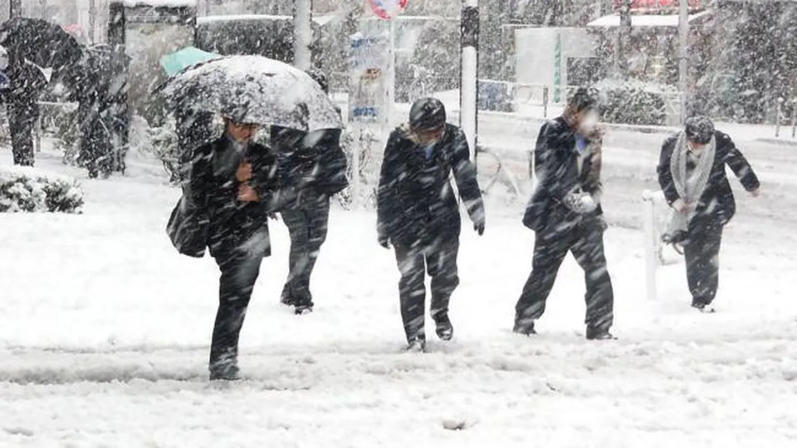 ALERTĂ METEO COD PORTOCALIU pentru 15 judeţe şi Bucureşti: Ninsori abundente şi viscol în jumătate de tară