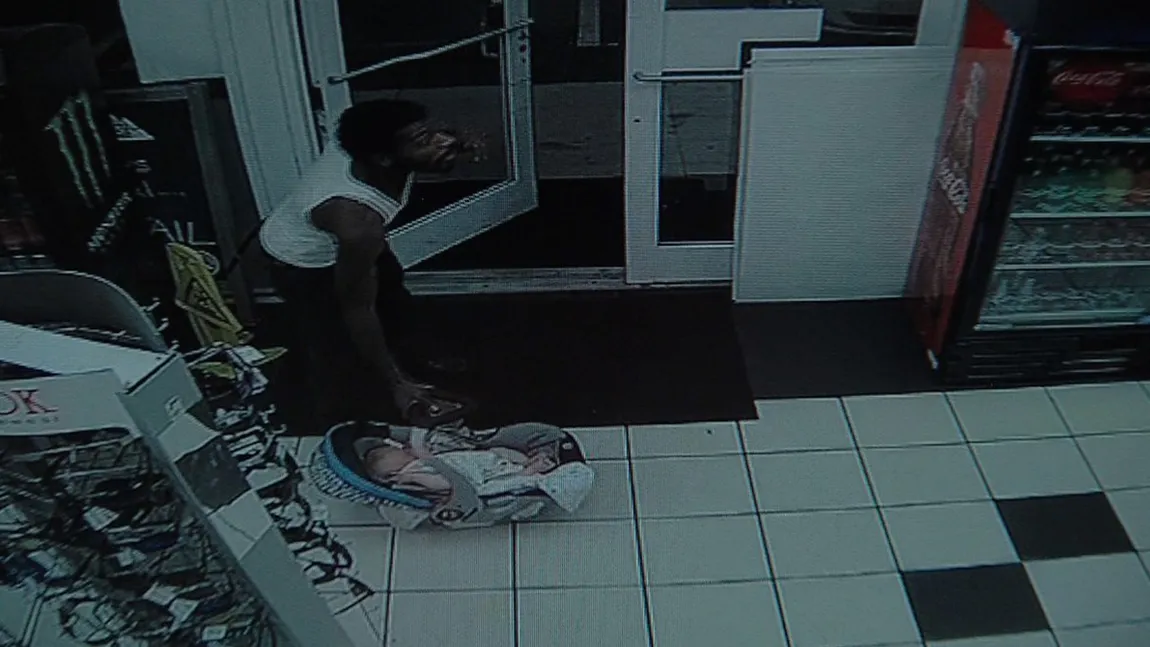 A furat o maşină cu un bebeluş înăuntru. Ce a făcut hoţul când a văzut cine se află pe bancheta din spate VIDEO