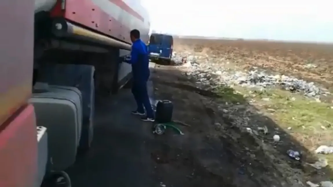 Jandarmi bătuţi cu bâtele după ce au prins în flagrant doi hoţi de motorină VIDEO