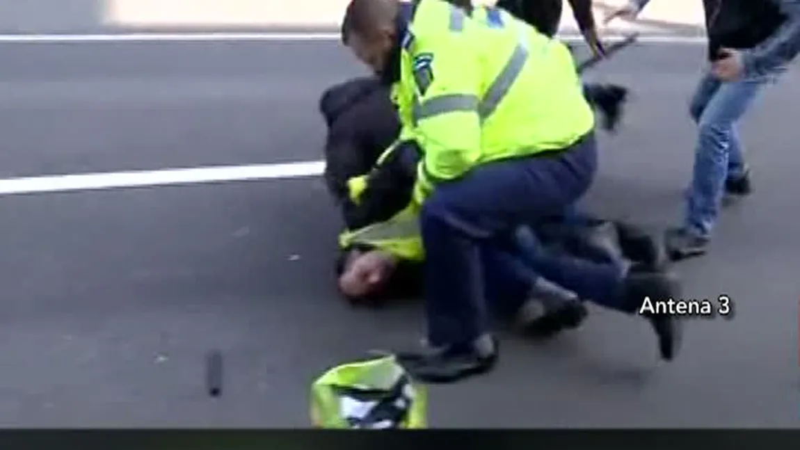 Incident la Primăria Capitalei. Un bărbat a scos un cuţit şi a ameninţat că se sinucide