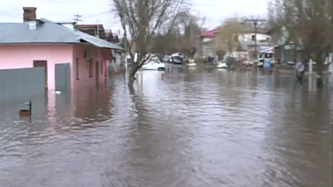 Drumuri închise din cauza inundaţiilor în Giurgiu