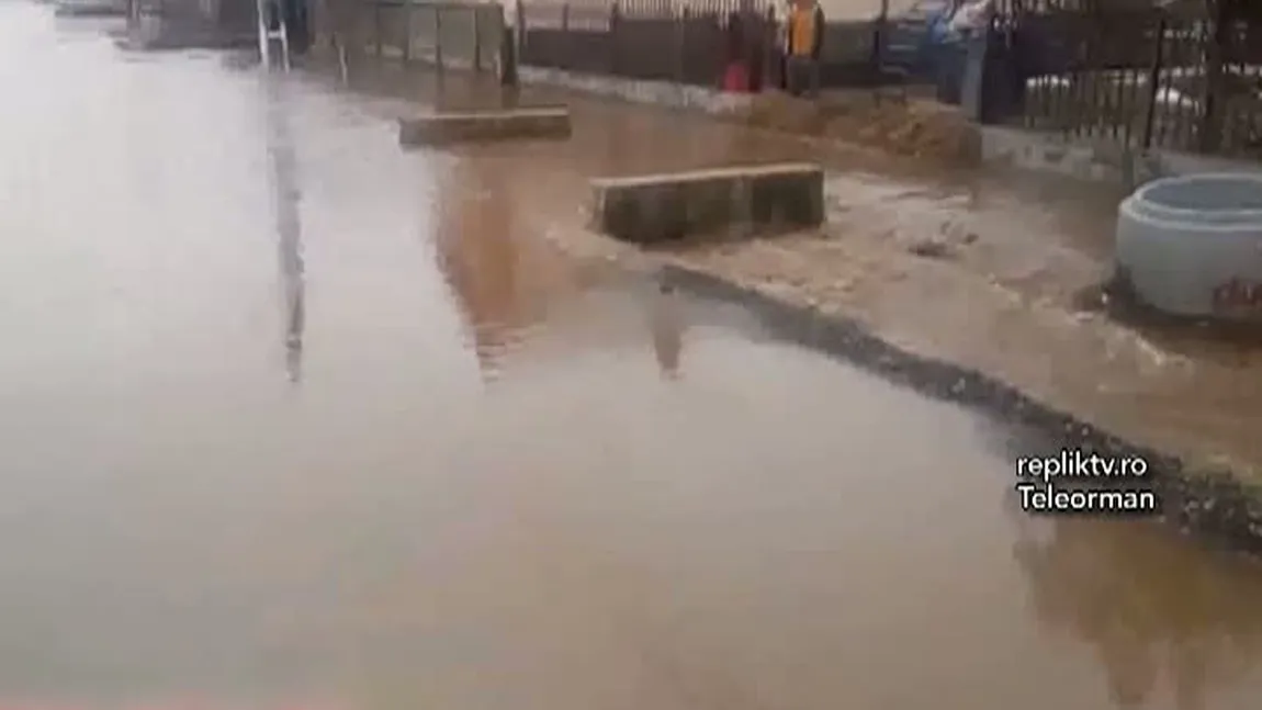 Drumuri şi localităţi din Teleorman, sub ape. Dunărea a atins cota de inundaţie, în Brăila