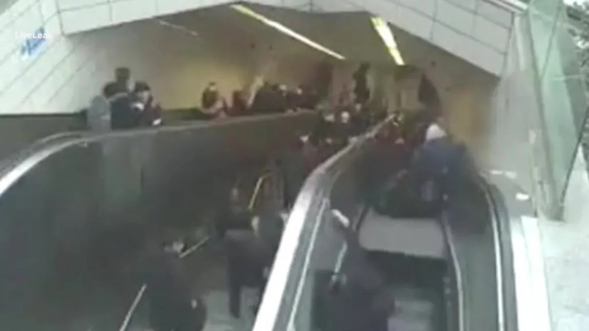 Clipe de groază la metroul din Istanbul. Un bărbat e prins sub scările rulante, o mulţime de oameni se prăbuşteşte instantaneu VIDEO