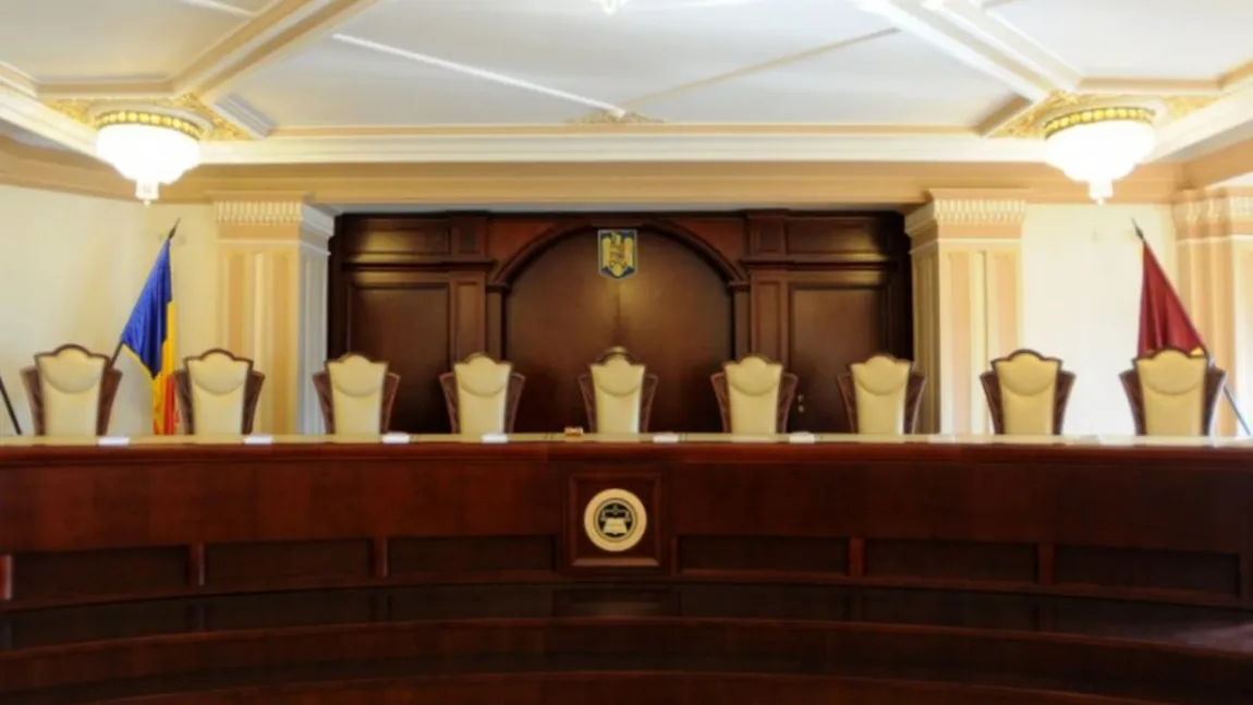 Iohannis a promulgat Legea care modifică modul de numire a judecătorilor la CCR