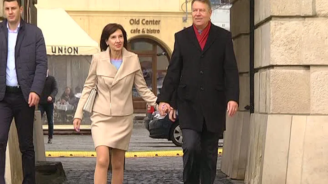 Klaus Iohannis şi soţia sa, Carmen, au mers la slujbă, la Biserica Romano-Catolică, în Sibiu
