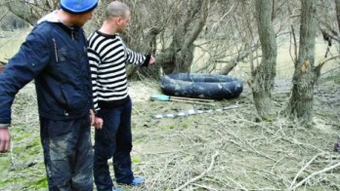 Doi recidivişti au trecut Prutul pe o cameră de tractor, ca să ajungă în Spaţiul Schengen