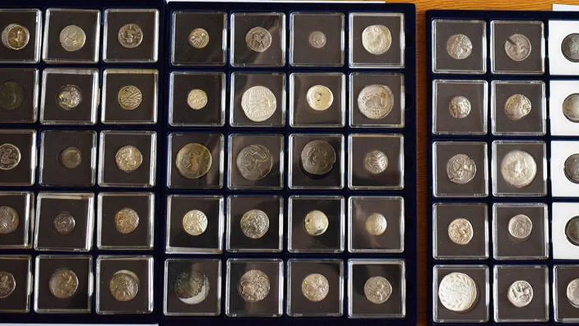 Peste 160 de monede antice de aur şi argint furate din siturile arheologice, recuperate în urma unor percheziţii