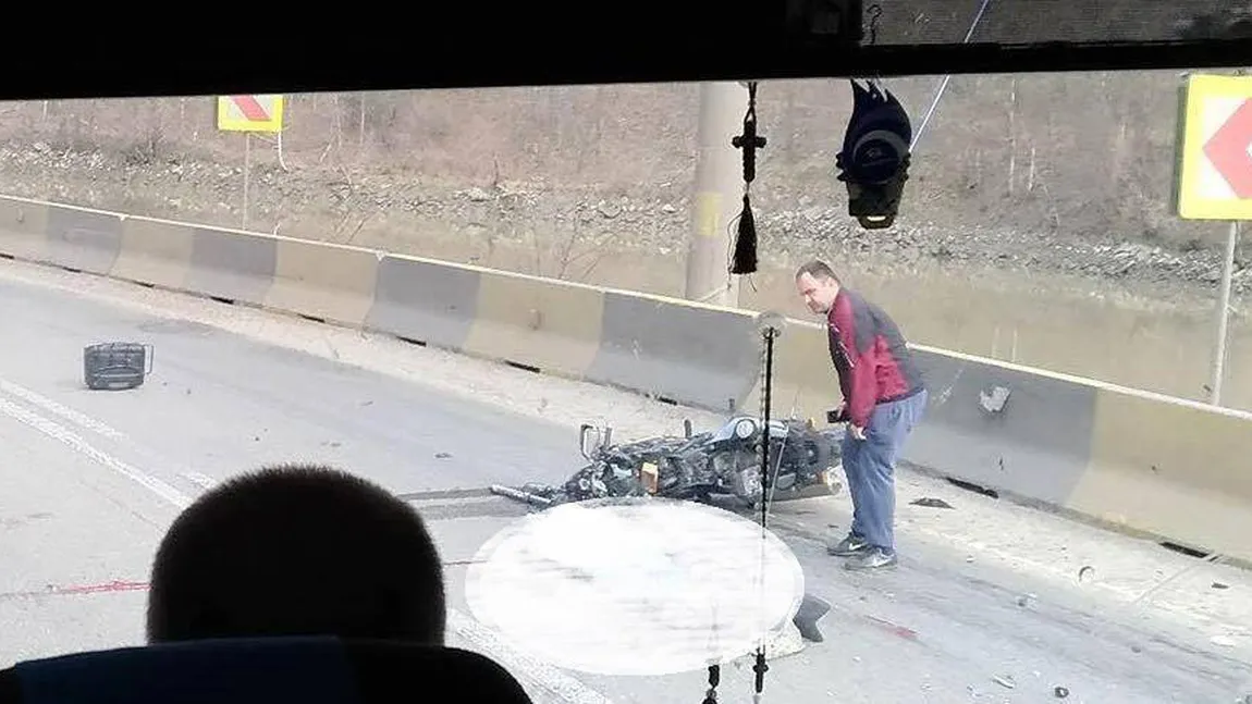 Accident rutier mortal pe Valea Oltului. Un motociclist a intrat cu 200 de km la oră sub un TIR FOTO