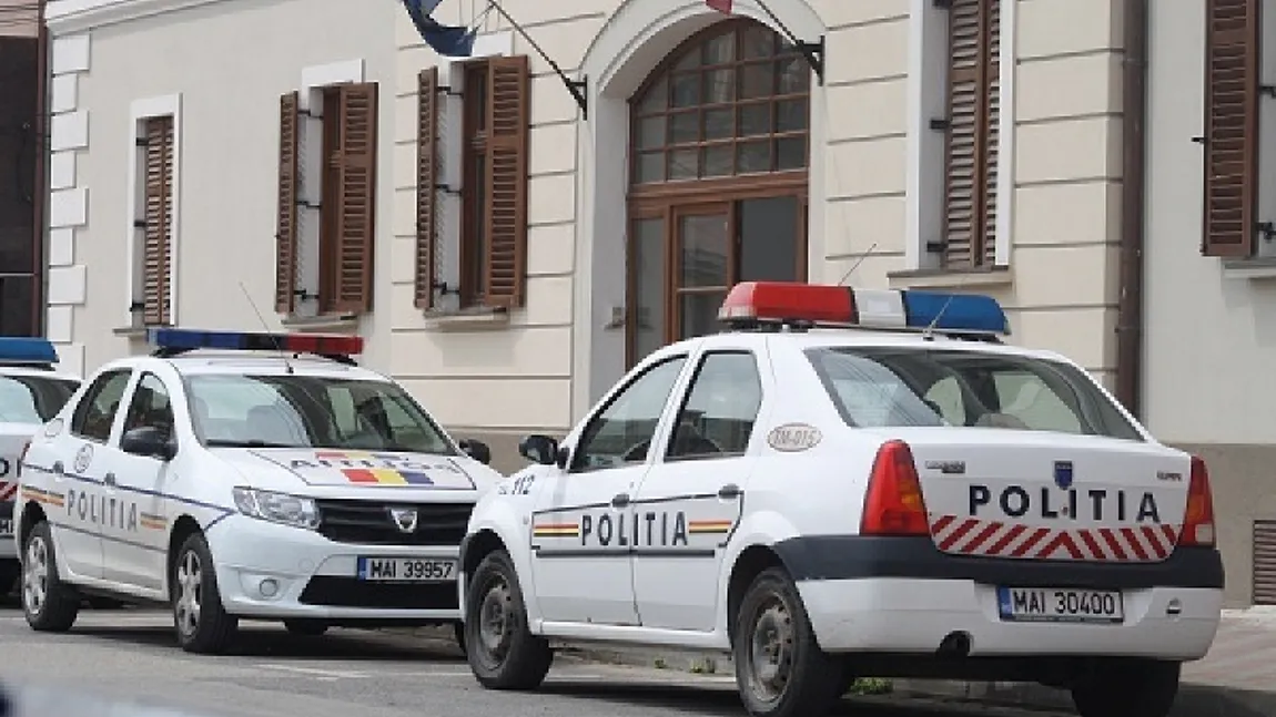 Un politist este acuzat că şi-a lovit iubita după ce a urmărit-o cu maşina de serviciu şi a blocat-o în trafic