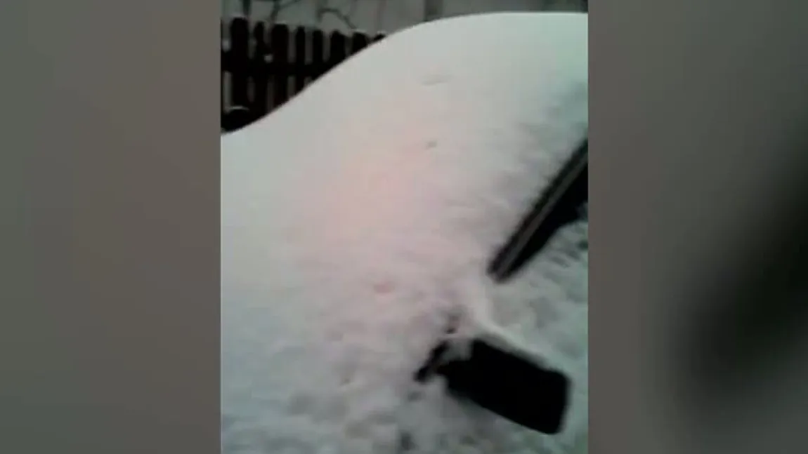 Zăpada portocalie, surprinsă de mai mulţi români pe reţelele de socializare VIDEO