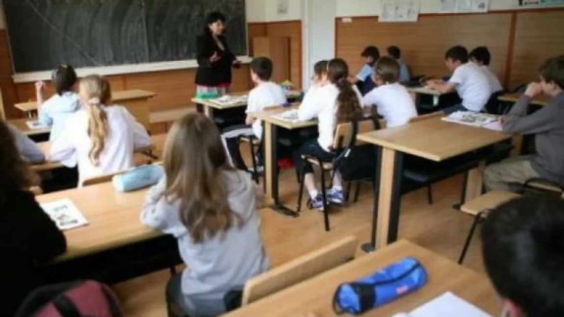 Un profesor american îşi dă fiica la şcoală în România. Care este motivul